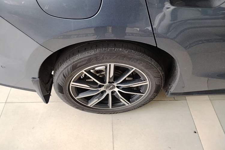 Used BYD Seal 06 New Energy 2025 DM-i Smart Drive 80KM Prestige Model Right Rear Wheel Hub