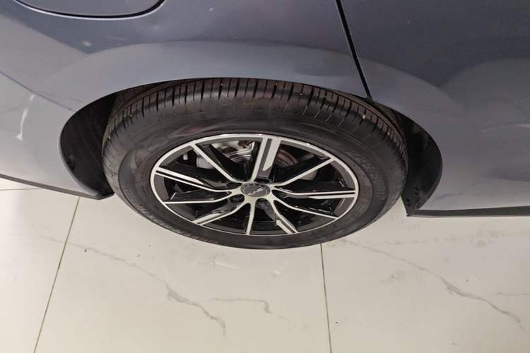 Used BYD Seal 06 New Energy 2025 DM-i Smart Drive 120KM Deluxe Model Right Rear Wheel Hub