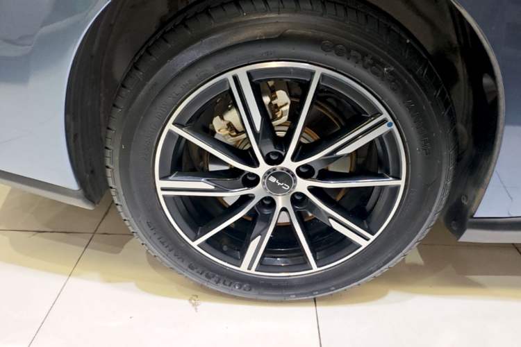 Used BYD Seal 06 New Energy 2025 DM-i Smart Drive 120KM Prestige Model Right Rear Wheel Hub