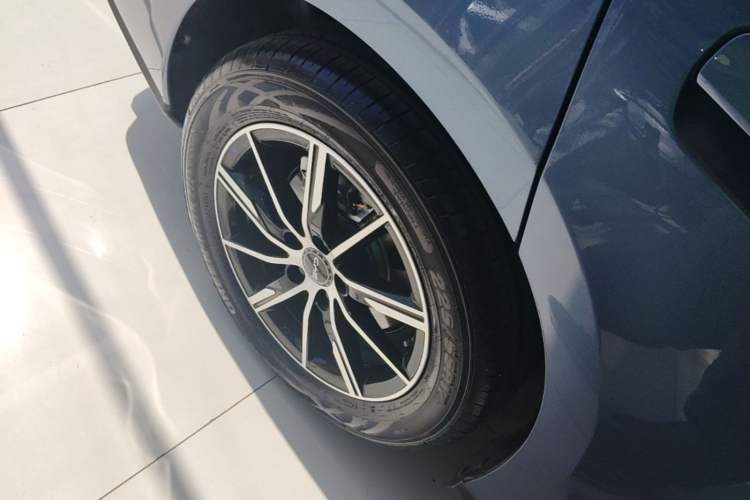 Used BYD Seal 06 New Energy 2025 DM-i Smart Drive 80KM Prestige Model Right Rear Wheel Hub