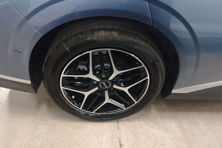 Used BYD Seal 06 New Energy 2025 EV 545KM Flagship Edition Right Rear Wheel Hub