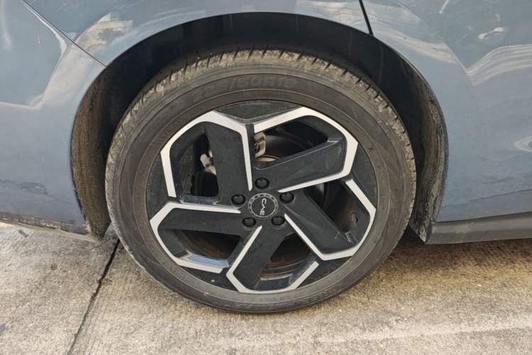 Used BYD Seal 06 New Energy 2025 DM-i Intelligent Drive 120KM Flagship Model Right Rear Wheel Hub