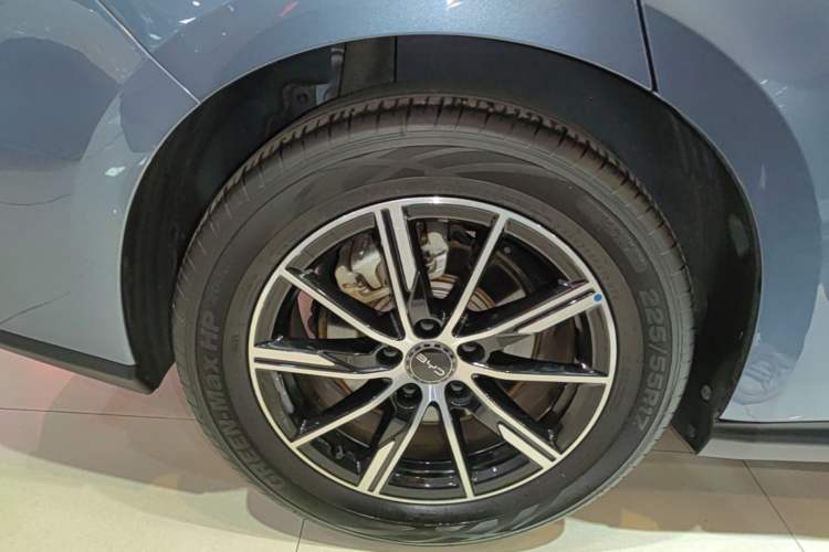 Used BYD Seal 06 New Energy 2025 DM-i Smart Drive 120KM Prestige Model Right Rear Wheel Hub