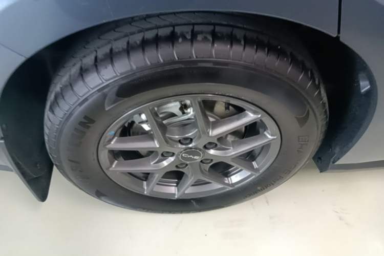 Used BYD Seal 06 New Energy 2025 DM-i Smart Drive 80KM Luxury Model Right Rear Wheel Hub