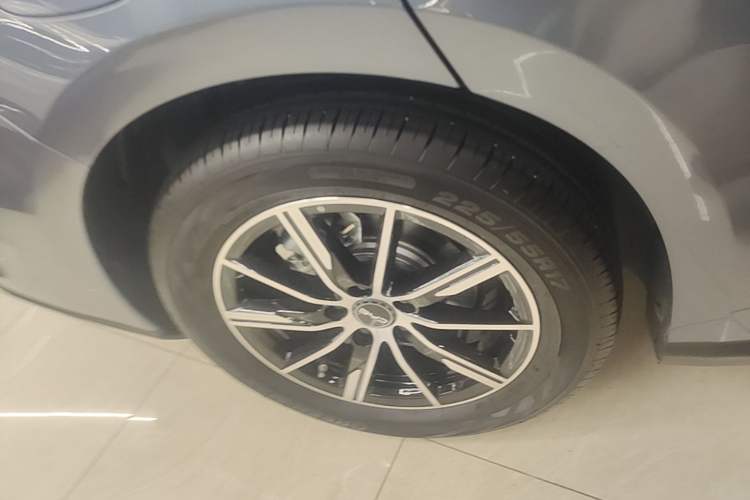 Used BYD Seal 06 New Energy 2025 DM-i Smart Drive 80KM Prestige Model Right Rear Wheel Hub