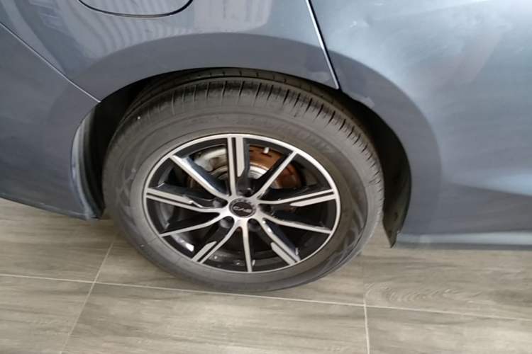 Used BYD Seal 06 New Energy 2025 DM-i Smart Drive 120KM Prestige Model Right Rear Wheel Hub