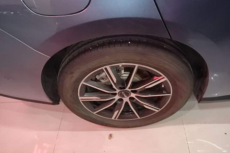 Used BYD Seal 06 New Energy 2025 DM-i Smart Drive 120KM Prestige Model Right Rear Wheel Hub