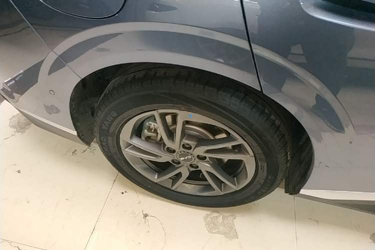 Used BYD Seal 06 New Energy 2025 EV 470KM Prestige Edition Right Rear Wheel Hub