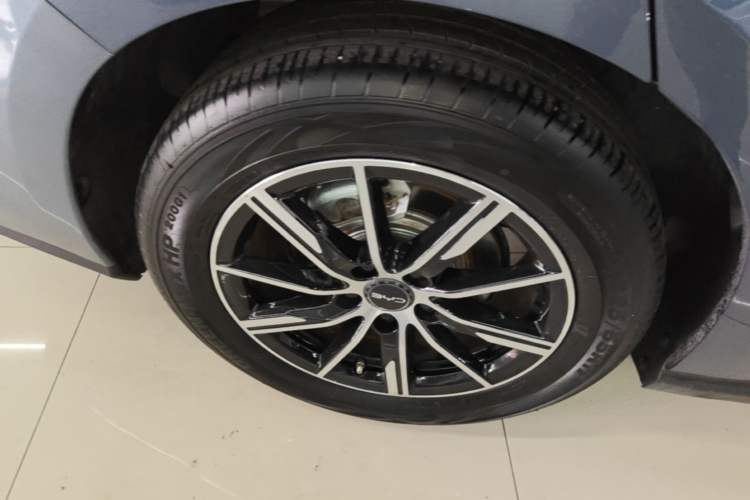 Used BYD Seal 06 New Energy 2025 DM-i Smart Drive 120KM Deluxe Model Right Rear Wheel Hub