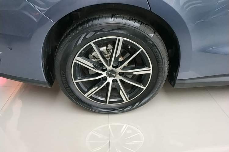 Used BYD Seal 06 New Energy 2025 DM-i Smart Drive 120KM Deluxe Model Right Rear Wheel Hub