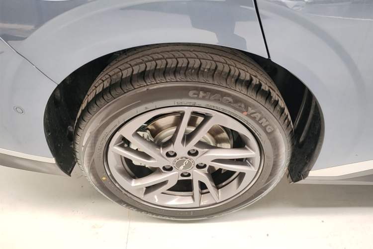 Used BYD Seal 06 New Energy 2025 EV 545KM Premium Edition Right Rear Wheel Hub