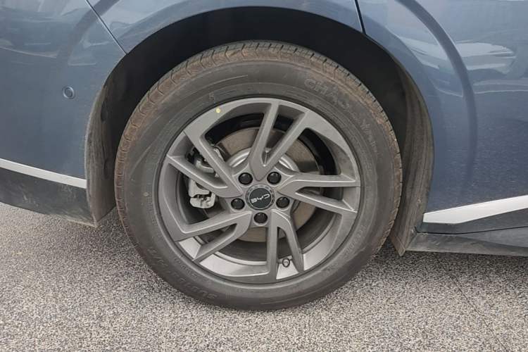 Used BYD Seal 06 New Energy 2025 EV 470KM Prestige Edition Right Rear Wheel Hub