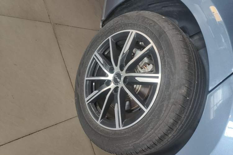 Used BYD Seal 06 New Energy 2025 DM-i Smart Drive 120KM Deluxe Model Right Rear Wheel Hub