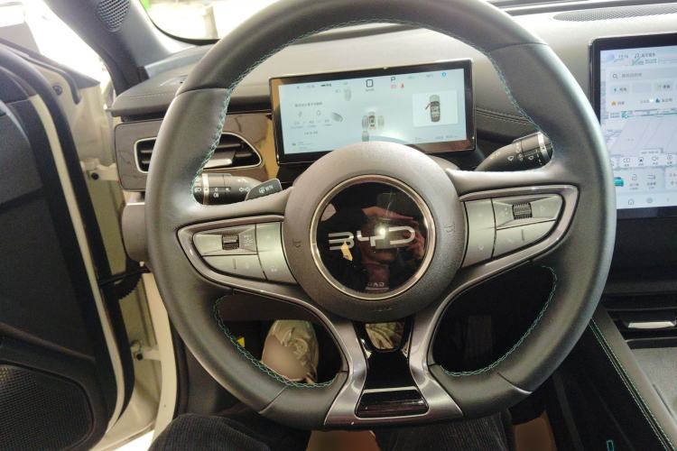 Used BYD Seal 06 New Energy 2025 DM-i Smart Drive 120KM Deluxe Model Steering Wheel