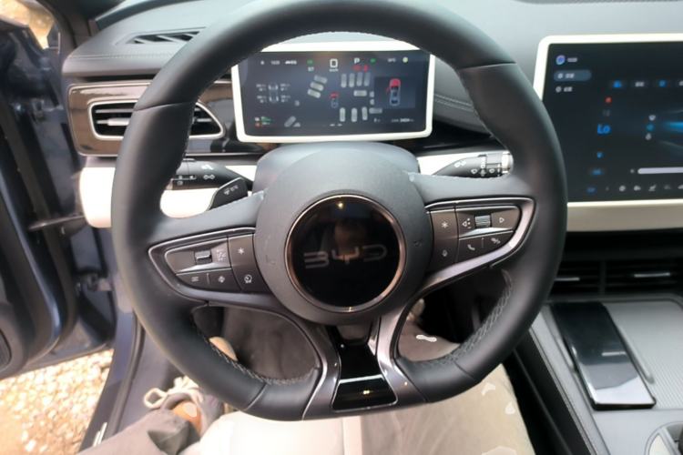 Used BYD Seal 06 New Energy 2025 DM-i Smart Drive 120KM Prestige Model Steering Wheel