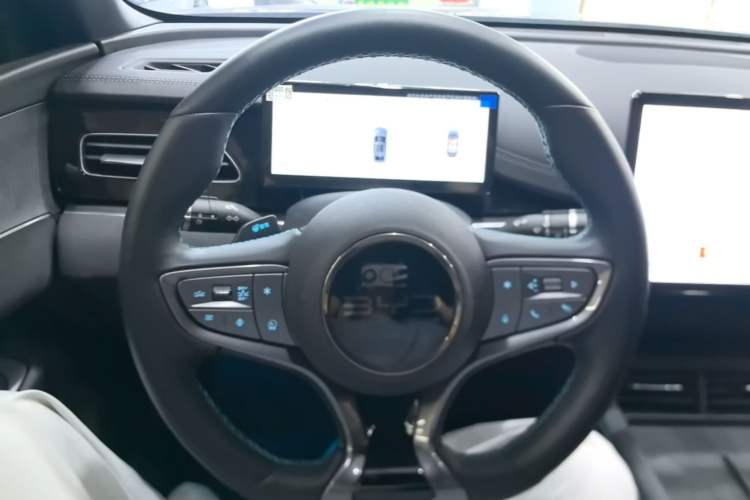 Used BYD Seal 06 New Energy 2025 DM-i Smart Drive 80KM Prestige Model Steering Wheel