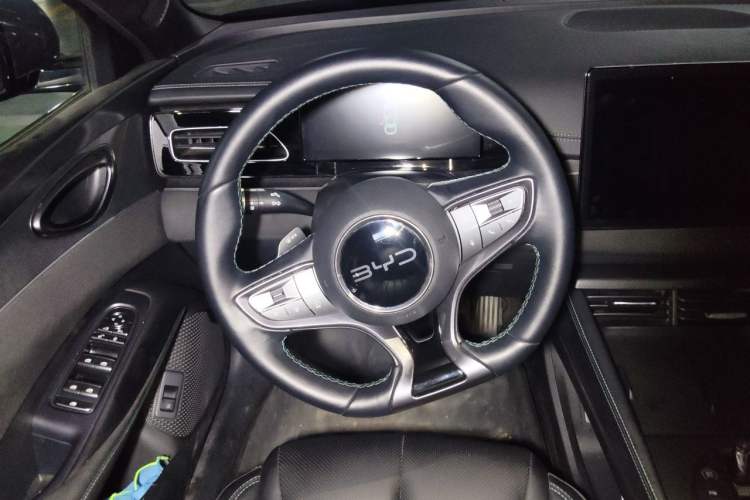Used BYD Seal 06 New Energy 2025 DM-i Smart Drive 120KM Prestige Model Steering Wheel