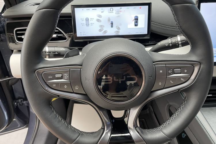 Used BYD Seal 06 New Energy 2025 DM-i Smart Drive 120KM Deluxe Model Steering Wheel