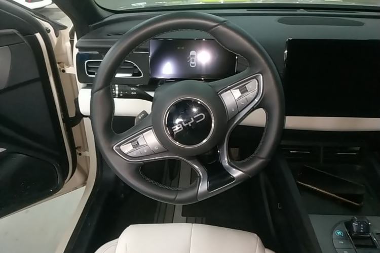 Used BYD Seal 06 New Energy 2025 DM-i Smart Drive 80KM Luxury Model Steering Wheel