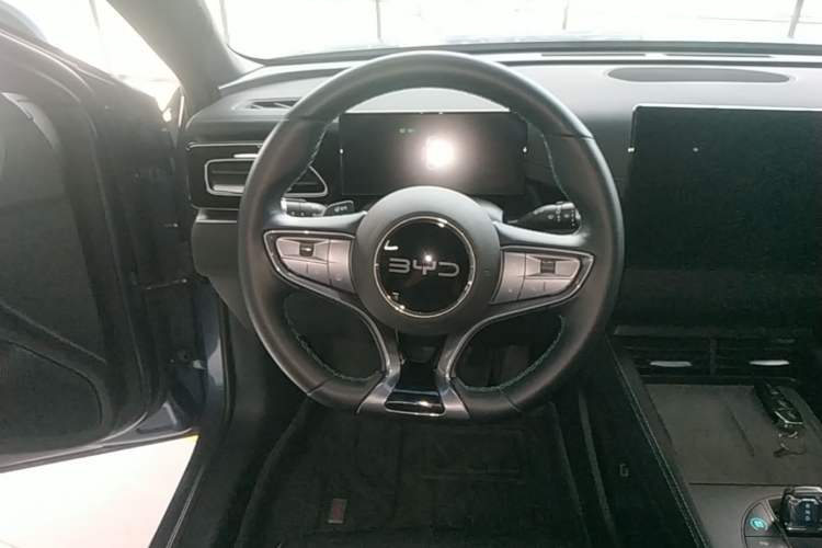 Used BYD Seal 06 New Energy 2025 DM-i Smart Drive 120KM Deluxe Model Steering Wheel
