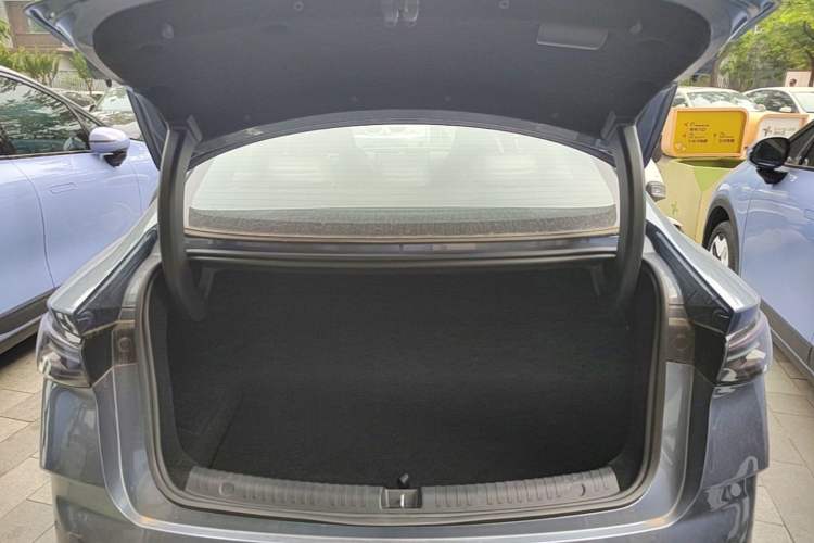 Used BYD Seal 06 New Energy 2025 DM-i Intelligent Drive 120KM Flagship Model Trunk