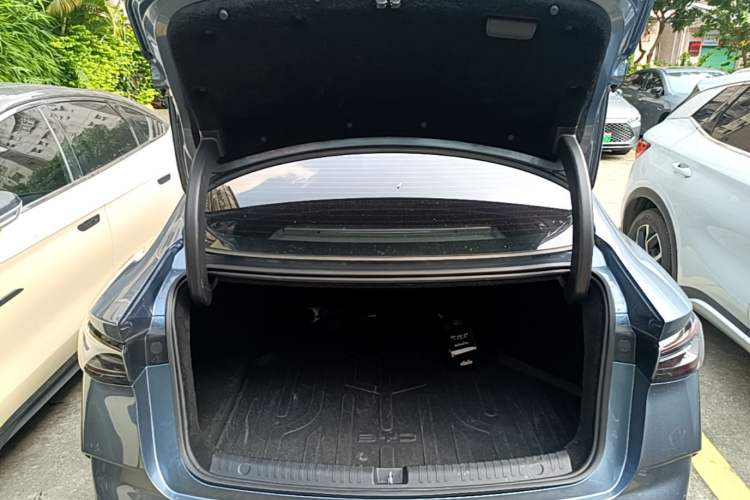 Used BYD Seal 06 New Energy 2025 DM-i Smart Drive 80KM Luxury Model Trunk