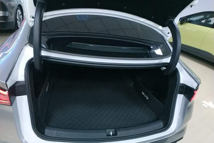 Used BYD Seal 06 New Energy 2025 DM-i Smart Drive 80KM Luxury Model Trunk
