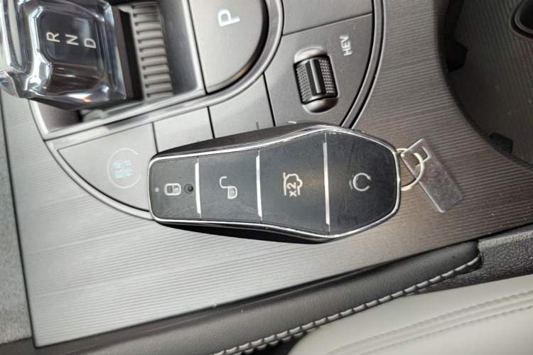 Used BYD Seal 06 New Energy 2025 DM-i Intelligent Drive 120KM Flagship Model Vehicle Key