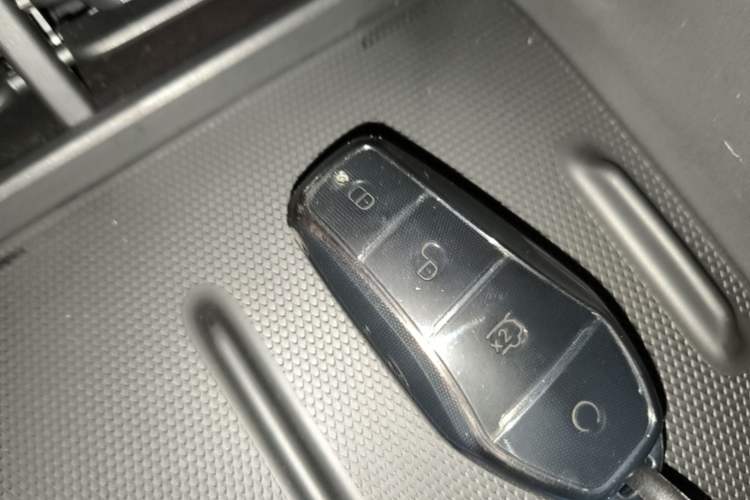 Used BYD Seal 06 New Energy 2025 DM-i Smart Drive 80KM Luxury Model Vehicle Key