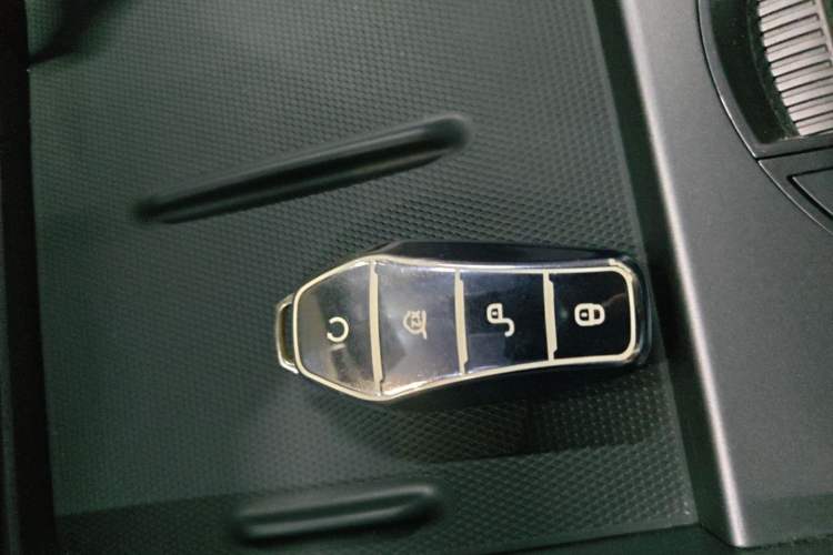 Used BYD Seal 06 New Energy 2025 DM-i Smart Drive 80KM Luxury Model Vehicle Key