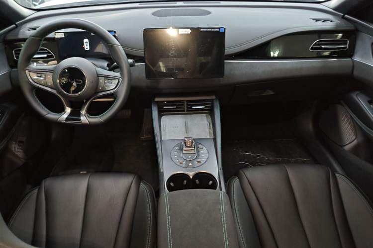 Used BYD Seal 06 New Energy 2025 DM-i Smart Drive 120KM Deluxe Model Center Console