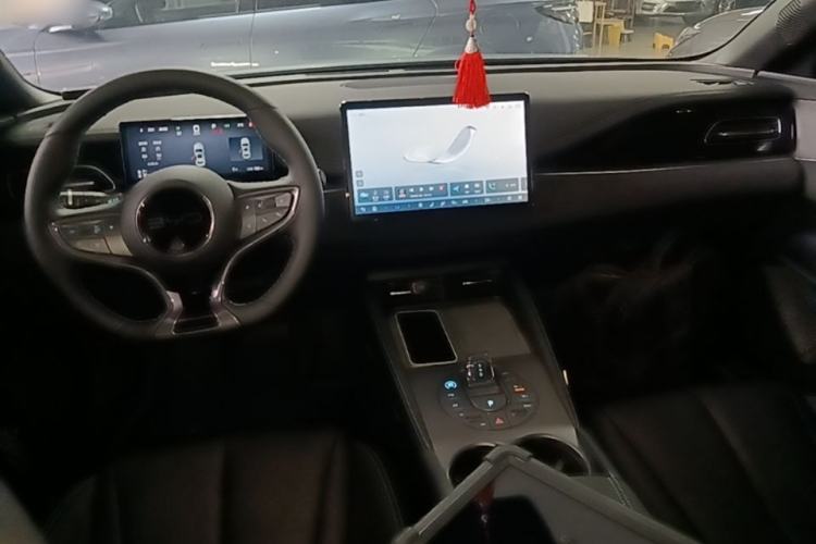 Used BYD Seal 06 New Energy 2025 DM-i Smart Drive 120KM Deluxe Model Center Console