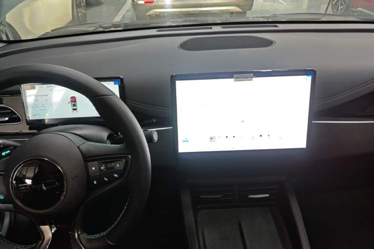 Used BYD Seal 06 New Energy 2025 DM-i Smart Drive 120KM Deluxe Model Center Console