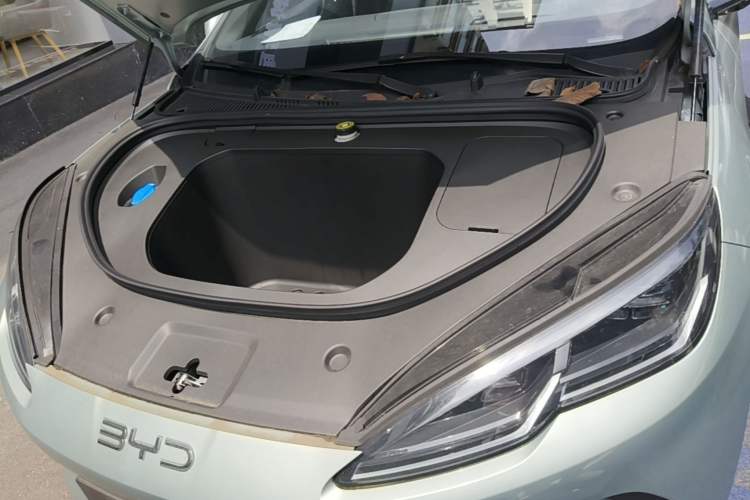 Used BYD Seal 06 New Energy 2025 EV 545KM Flagship Edition Engine Bay