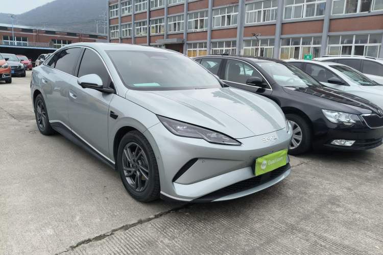 Used BYD Seal 06 New Energy 2025 EV 545KM Premium Edition Front Right 45 Deg