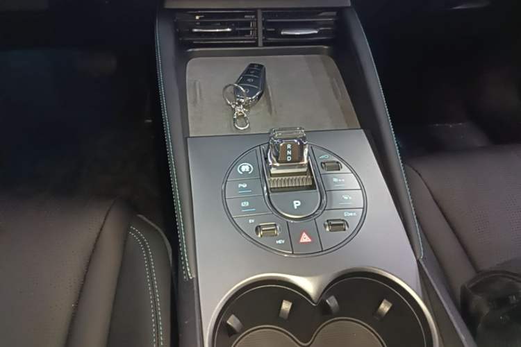 Used BYD Seal 06 New Energy 2025 DM-i Smart Drive 120KM Deluxe Model Gear Lever