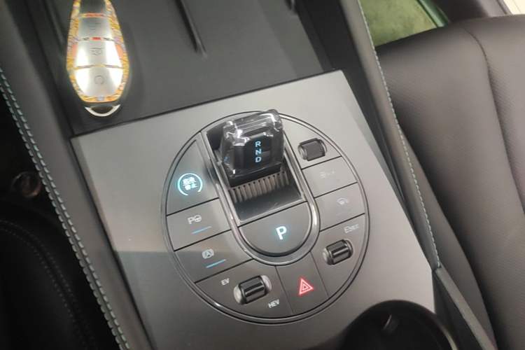 Used BYD Seal 06 New Energy 2025 DM-i Smart Drive 80KM Prestige Model Gear Lever