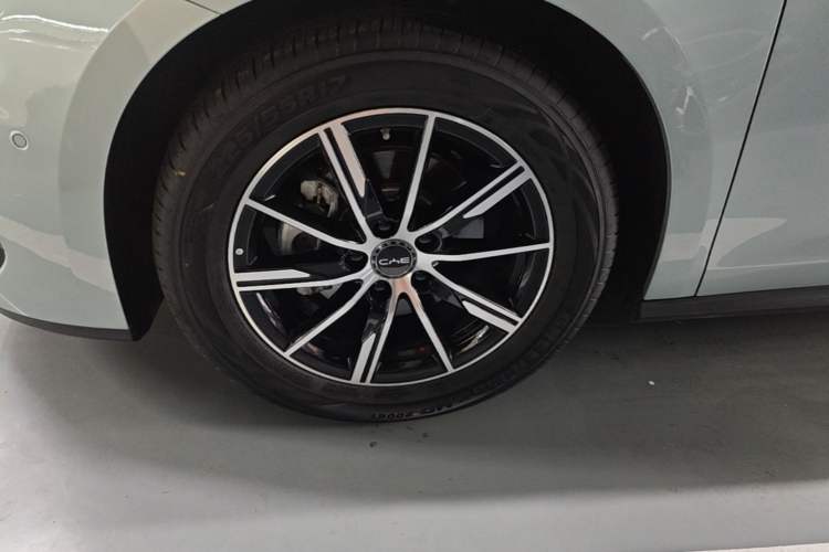 Used BYD Seal 06 New Energy 2025 DM-i Smart Drive 120KM Deluxe Model Left Front Wheel Hub