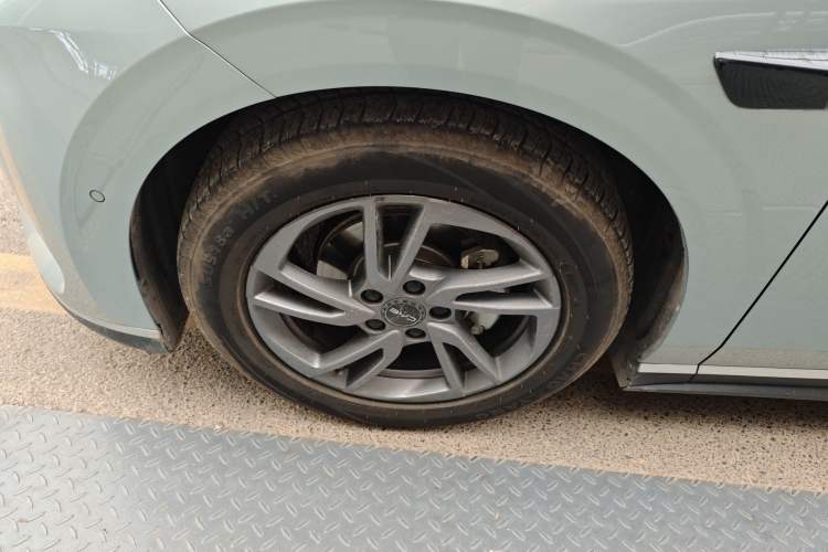 Used BYD Seal 06 New Energy 2025 EV 545KM Premium Edition Left Front Wheel Hub