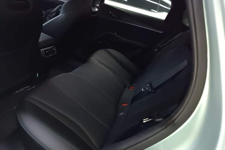 Used BYD Seal 06 New Energy 2025 DM-i Smart Drive 120KM Deluxe Model Left Rear Seat