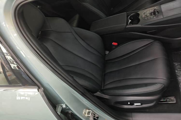 Used BYD Seal 06 New Energy 2025 DM-i Smart Drive 120KM Deluxe Model Right Front Seat