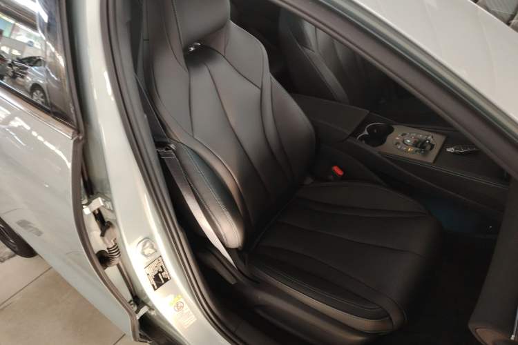 Used BYD Seal 06 New Energy 2025 DM-i Smart Drive 120KM Prestige Model Right Front Seat