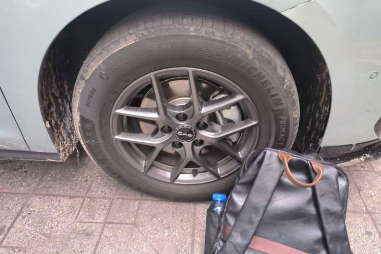 Used BYD Seal 06 New Energy 2025 DM-i Smart Drive 80KM Luxury Model Right Front Wheel Hub