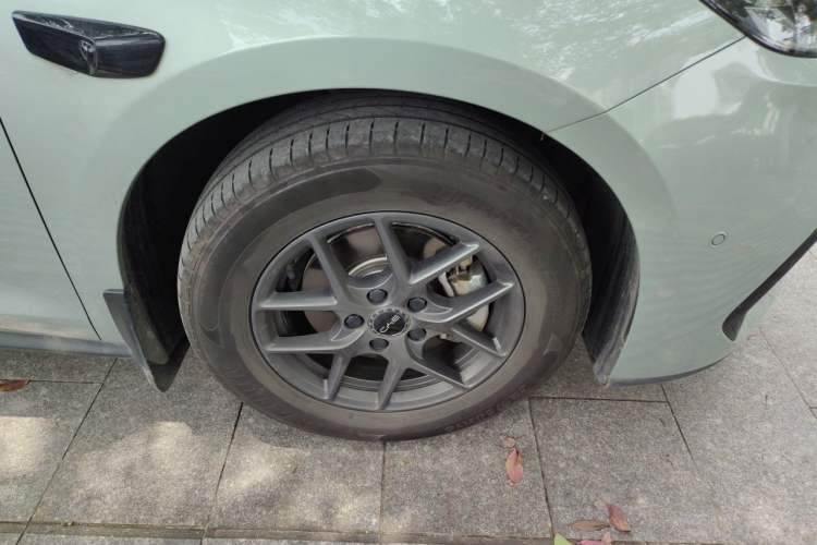 Used BYD Seal 06 New Energy 2025 DM-i Smart Drive 80KM Luxury Model Right Front Wheel Hub