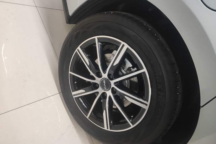 Used BYD Seal 06 New Energy 2025 DM-i Smart Drive 80KM Prestige Model Right Rear Wheel Hub