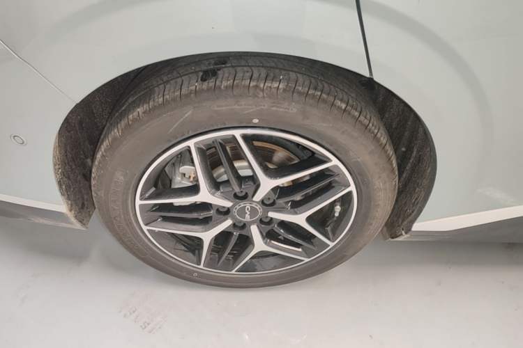 Used BYD Seal 06 New Energy 2025 EV 545KM Flagship Edition Right Rear Wheel Hub