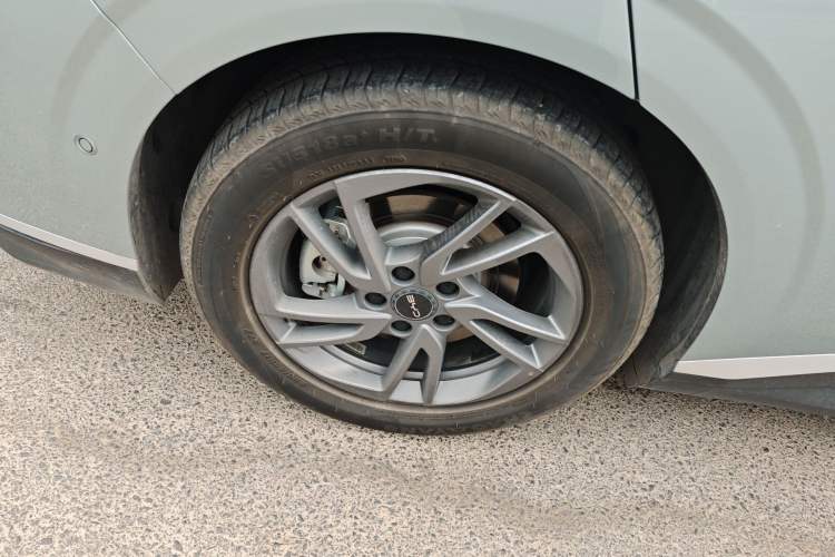 Used BYD Seal 06 New Energy 2025 EV 545KM Premium Edition Right Rear Wheel Hub