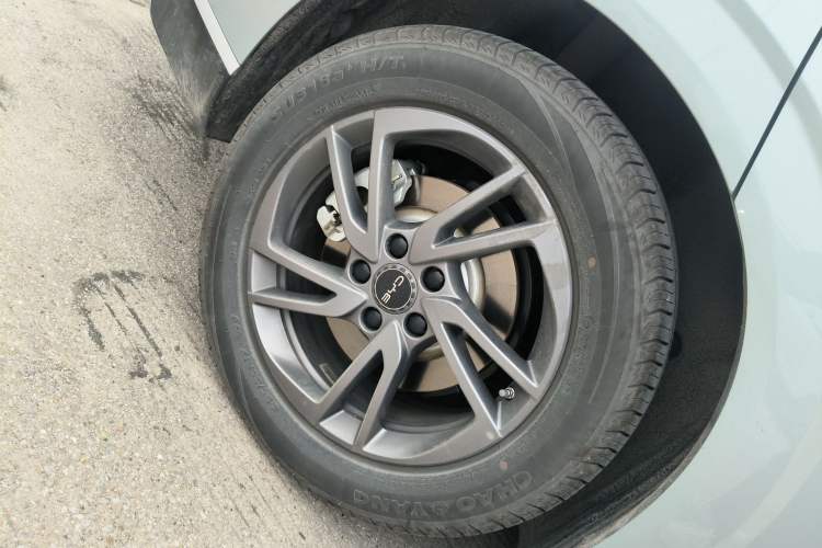 Used BYD Seal 06 New Energy 2025 EV 545KM Premium Edition Right Rear Wheel Hub
