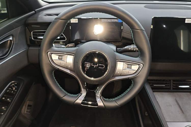 Used BYD Seal 06 New Energy 2025 DM-i Smart Drive 120KM Deluxe Model Steering Wheel