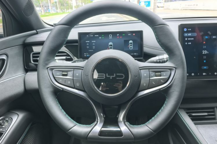 Used BYD Seal 06 New Energy 2025 DM-i Smart Drive 120KM Deluxe Model Steering Wheel